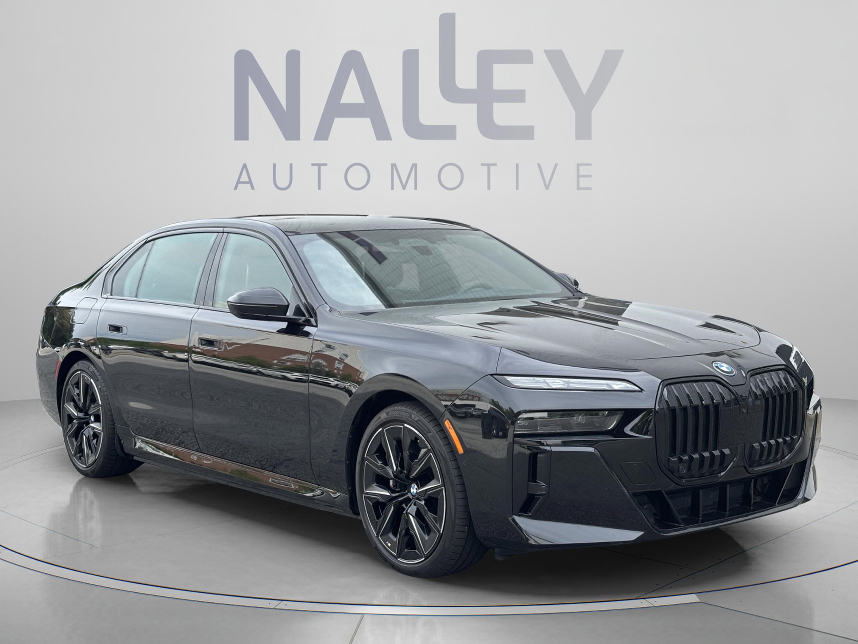 Used 2024 BMW i7 xDrive60 w/ Executive Package image 4