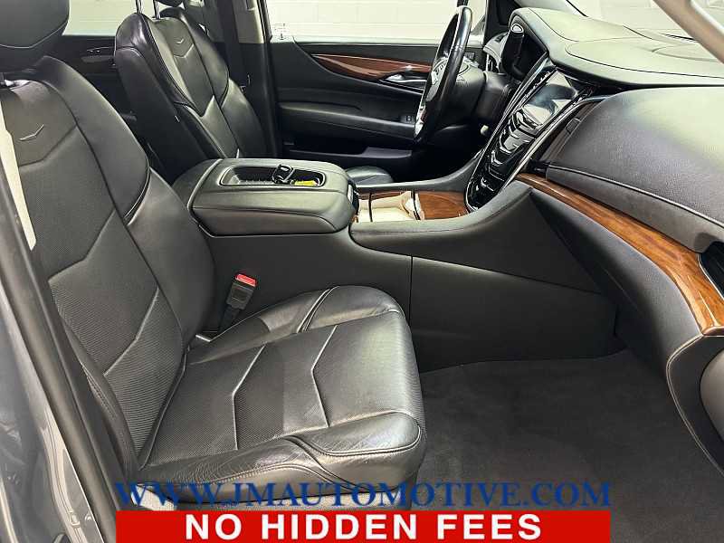 Used 2019 Cadillac Escalade ESV Luxury AWD/4WD image 34