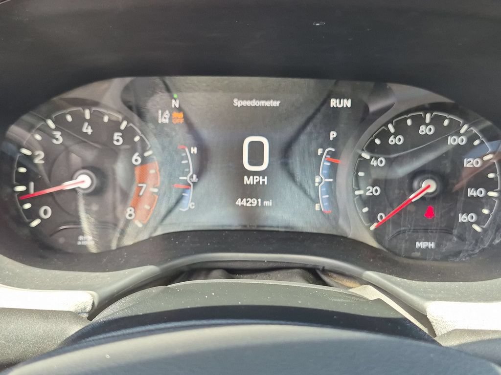 Used 2025 Jeep Compass Latitude w/ Sun & Sound Group AWD/4WD image 16