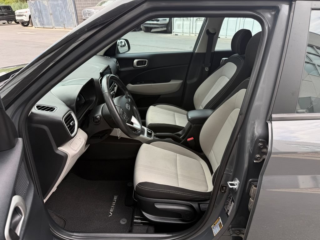 Used 2023 Hyundai Venue SEL w/ Cargo Package FWD image 19