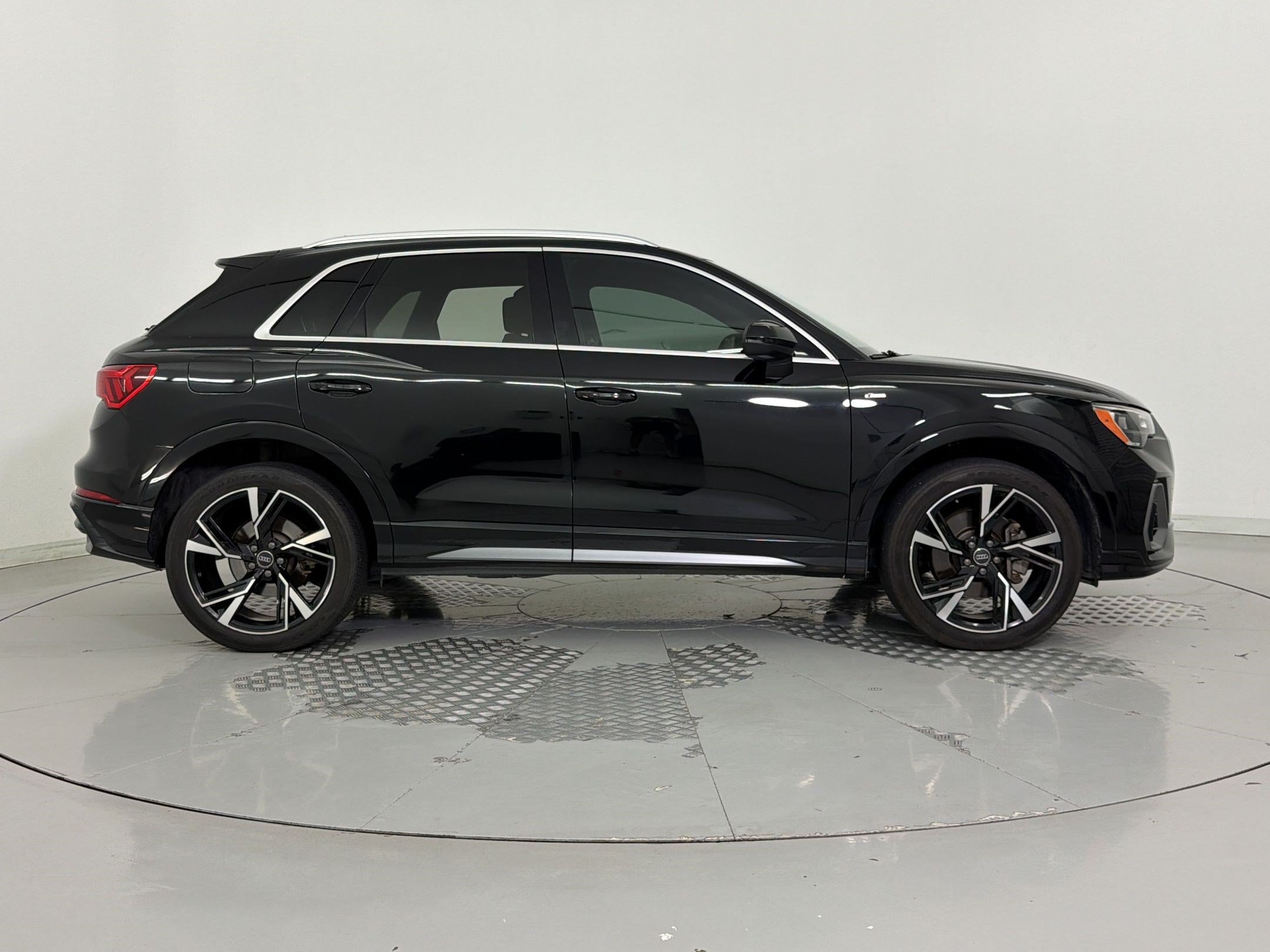 Used 2020 Audi Q3 2.0T Premium w/ Convenience Package AWD/4WD image 8