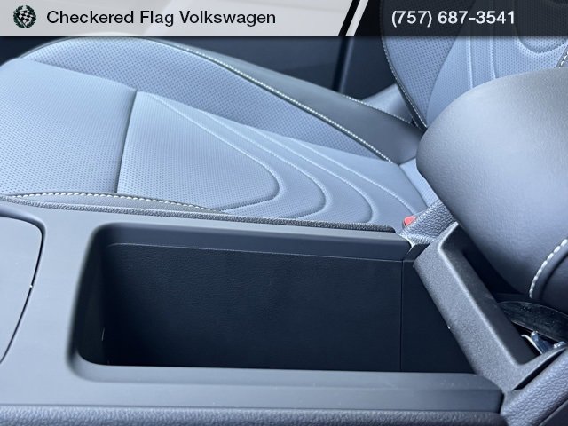 New 2025 Volkswagen Tiguan SE image 41