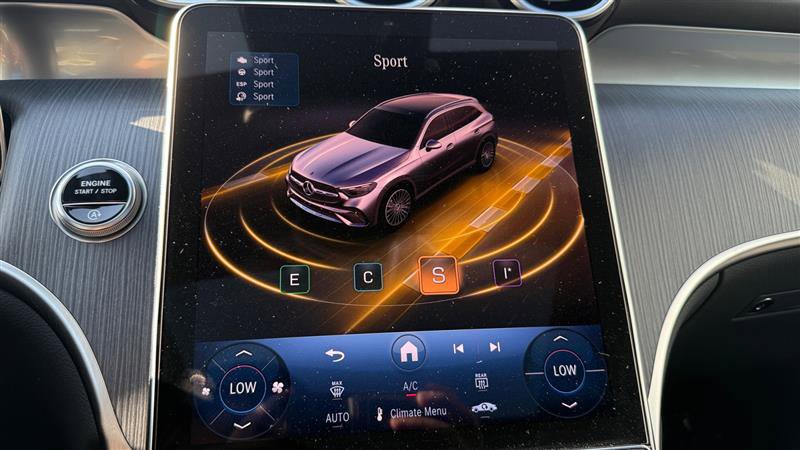 Used 2025 Mercedes-Benz GLC 300 image 28