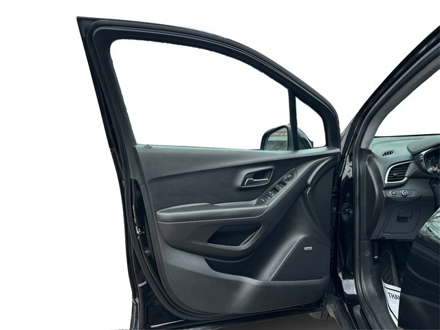 Used 2020 Chevrolet Trax LT w/ Sun & Sound Package image 24