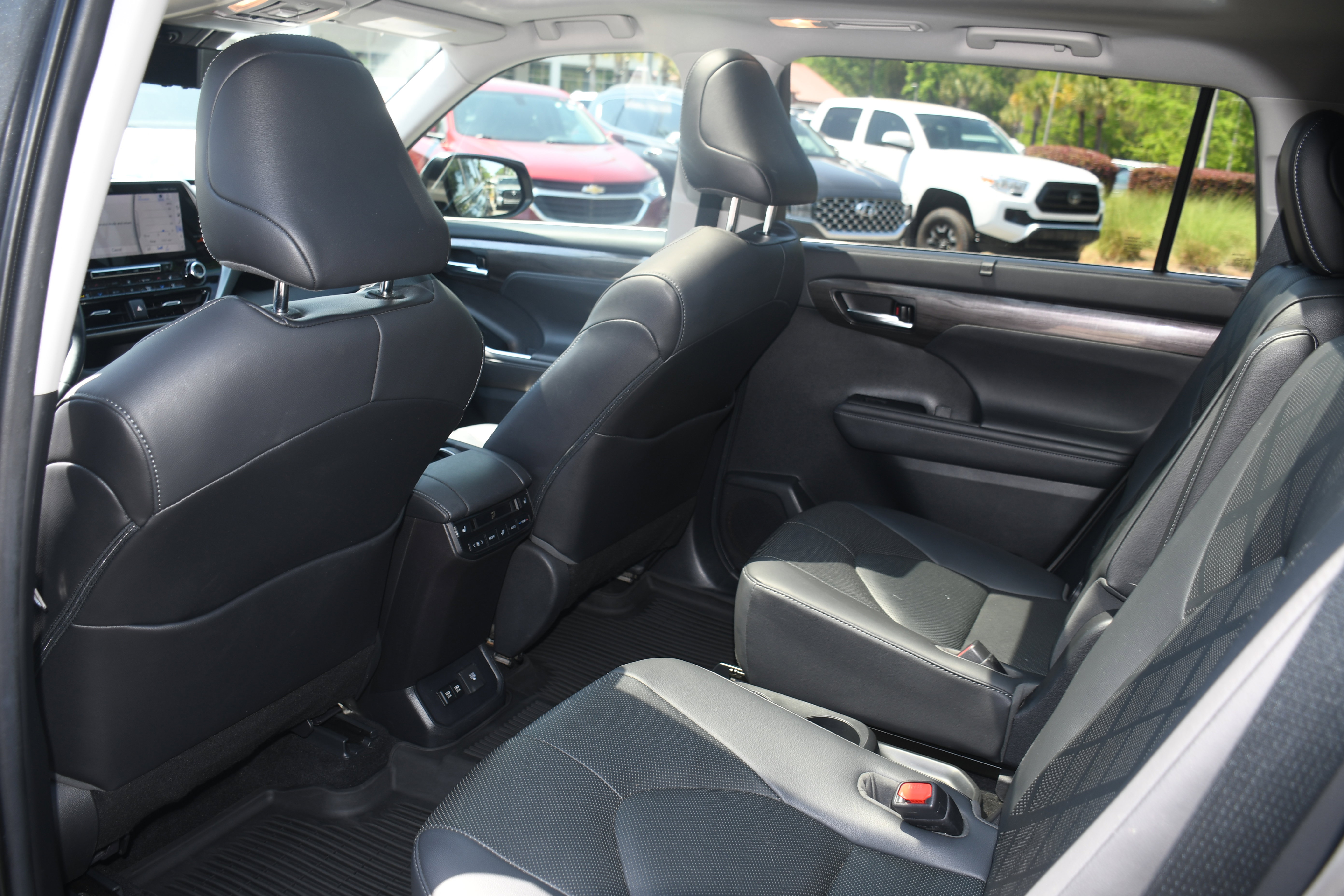 Certified 2020 Toyota Highlander Platinum AWD/4WD image 17