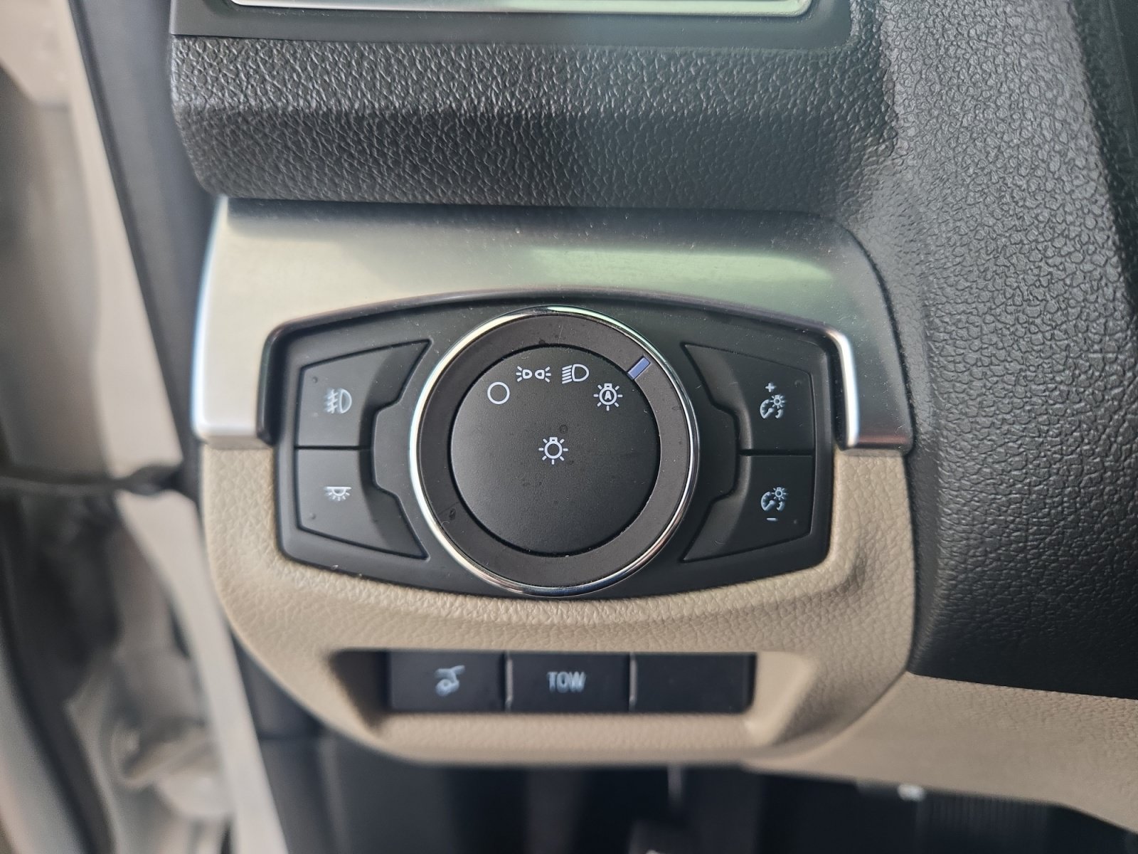 Used 2019 Ford Explorer Limited w/ Class III Trailer Tow Package FWD image 21