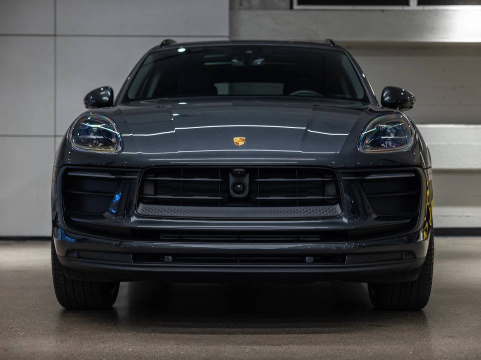 Certified 2026 Porsche Macan AWD/4WD image 7