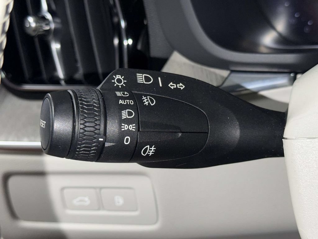 Used 2023 Volvo XC60 T8 Plus w/ Protection Package Premier AWD/4WD image 28