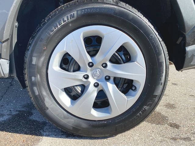 Used 2024 Toyota RAV4 LE image 30
