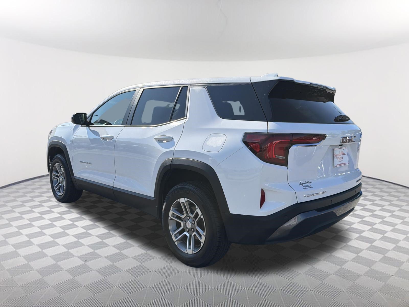 Used 2025 GMC Terrain Elevation FWD image 15