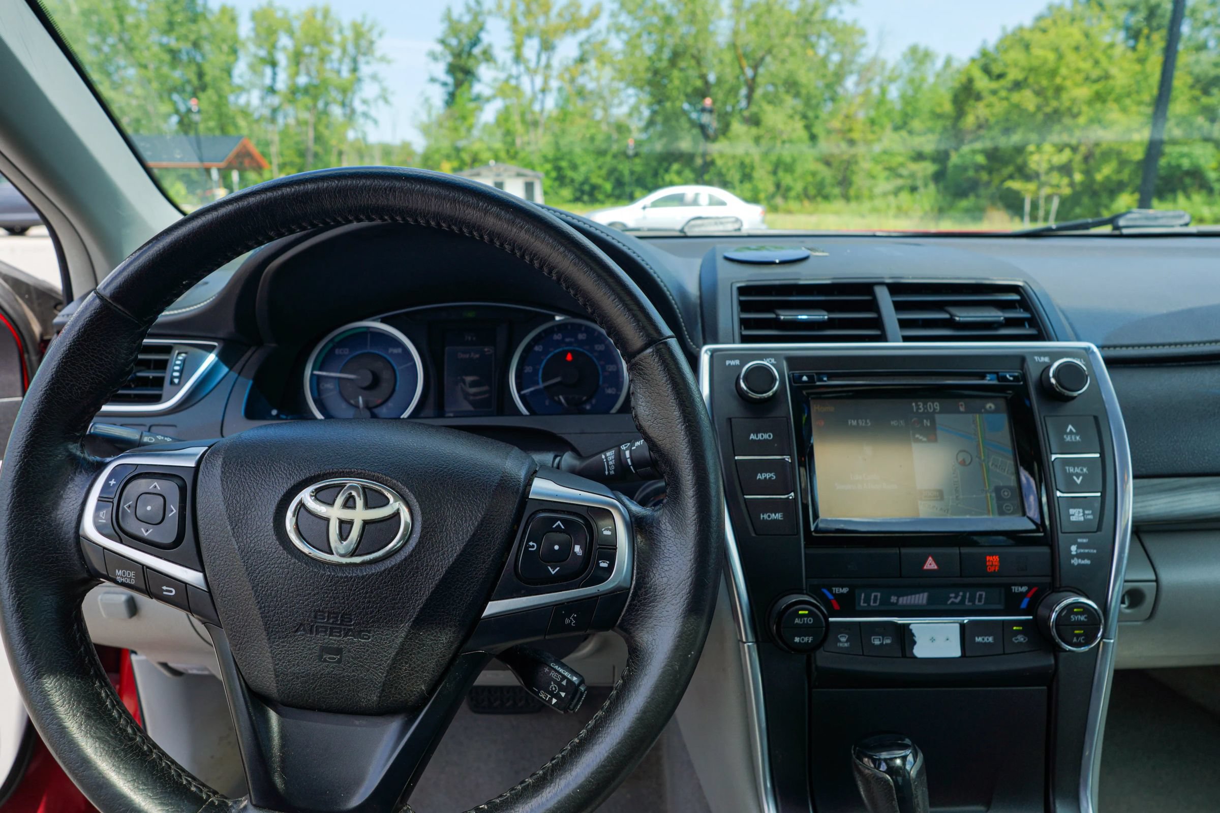 Used 2016 Toyota Corolla LE FWD image 13