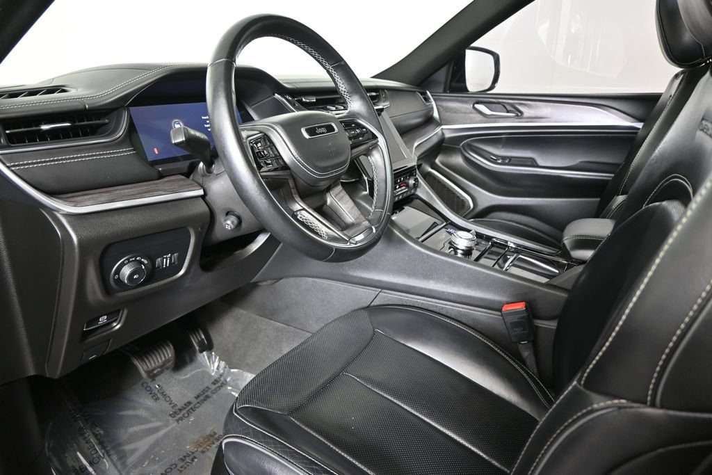 Used 2022 Jeep Grand Cherokee Overland AWD/4WD image 23