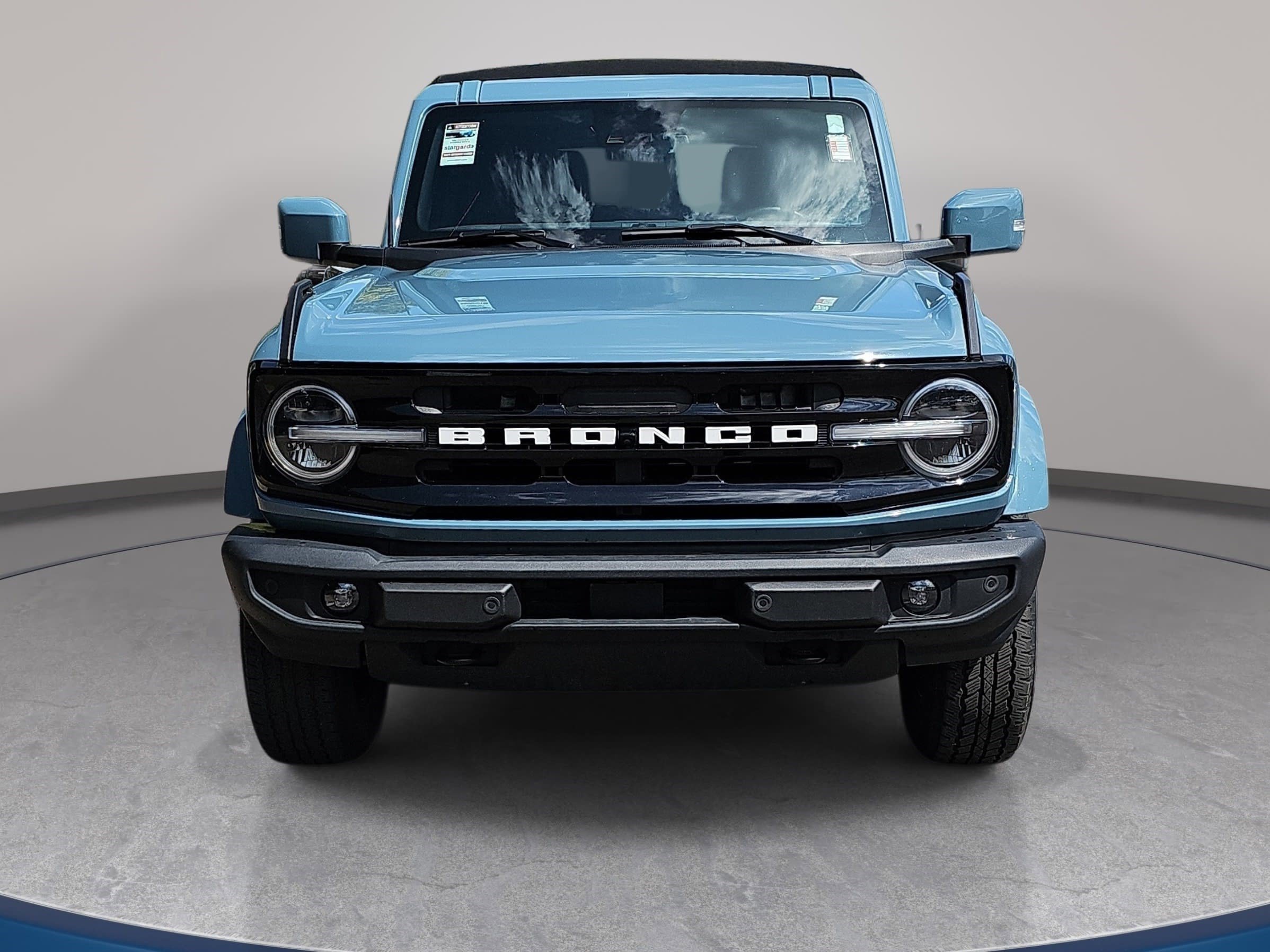 Used 2023 Ford Bronco Outer Banks AWD/4WD image 2