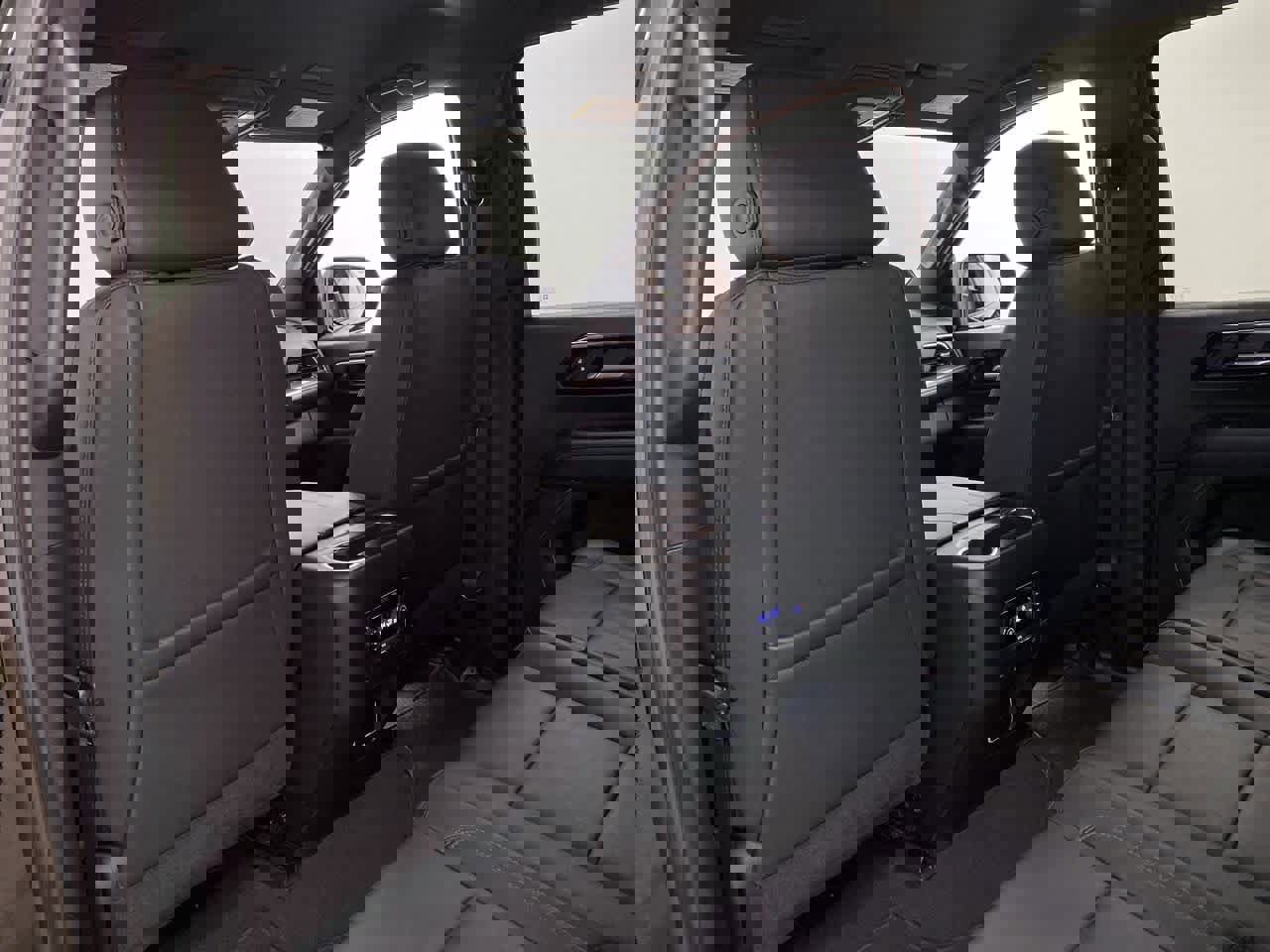 Used 2025 Chevrolet Suburban Z71 image 16