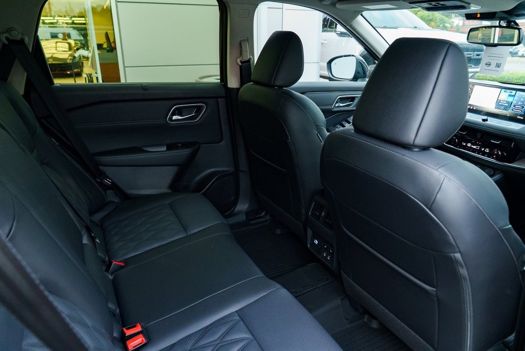 New 2026 Nissan Rogue Platinum image 27