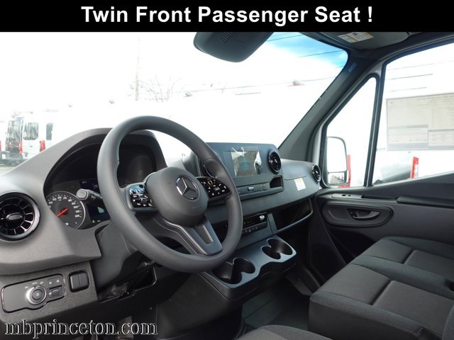 Used 2024 Mercedes-Benz Sprinter 2500 image 9