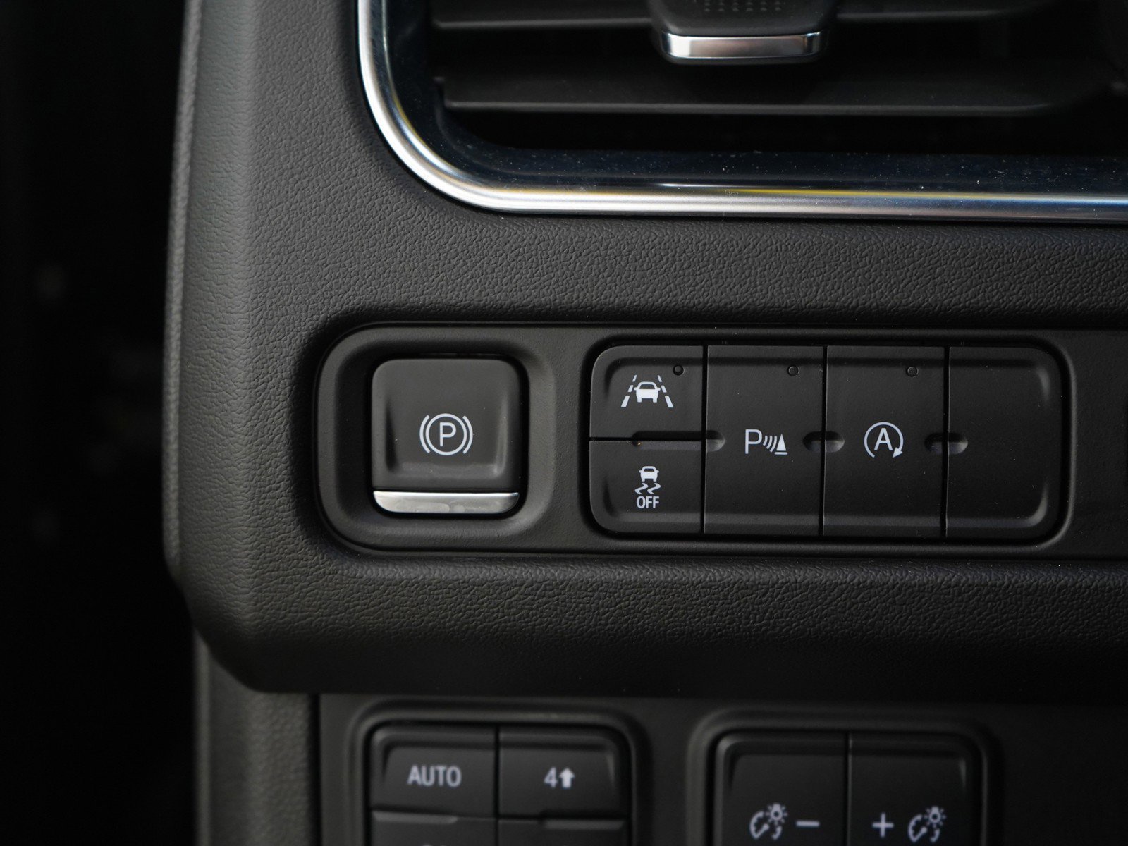 Used 2024 GMC Yukon SLT image 30