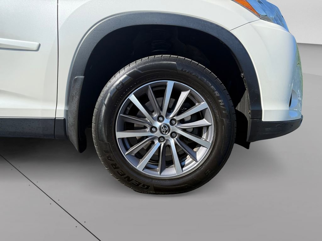 Used 2019 Toyota Highlander XLE AWD/4WD image 12