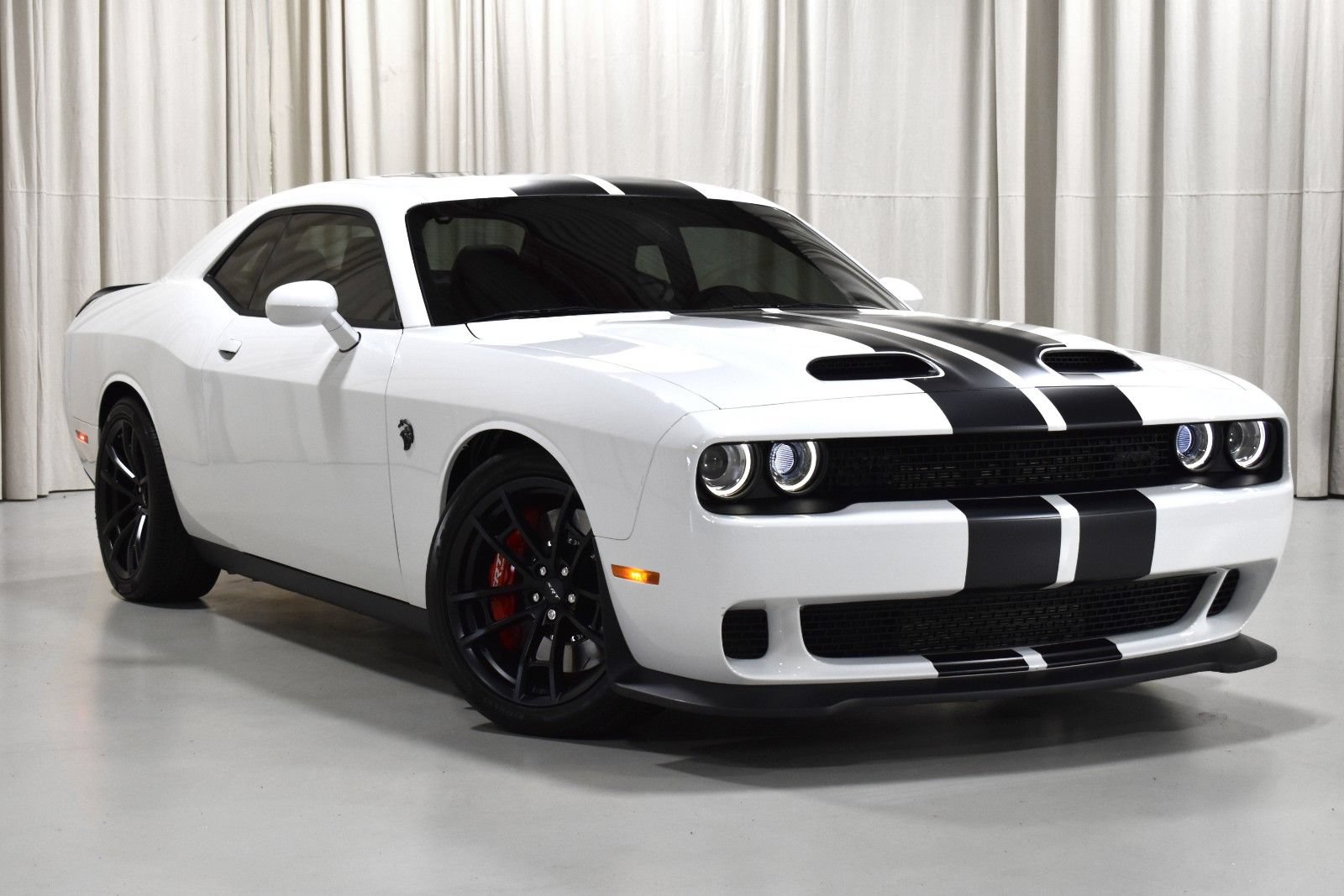 Used 2023 Dodge Challenger SRT Hellcat w/ Driver Convenience Group RWD image 3