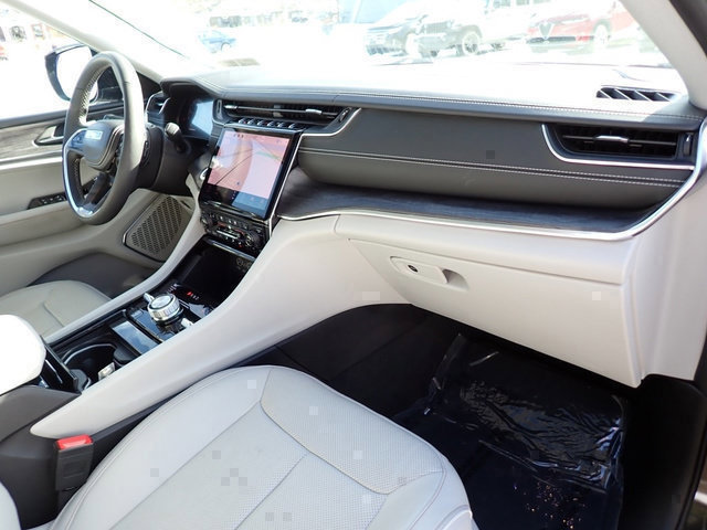 Used 2023 Jeep Grand Cherokee L Overland AWD/4WD image 13