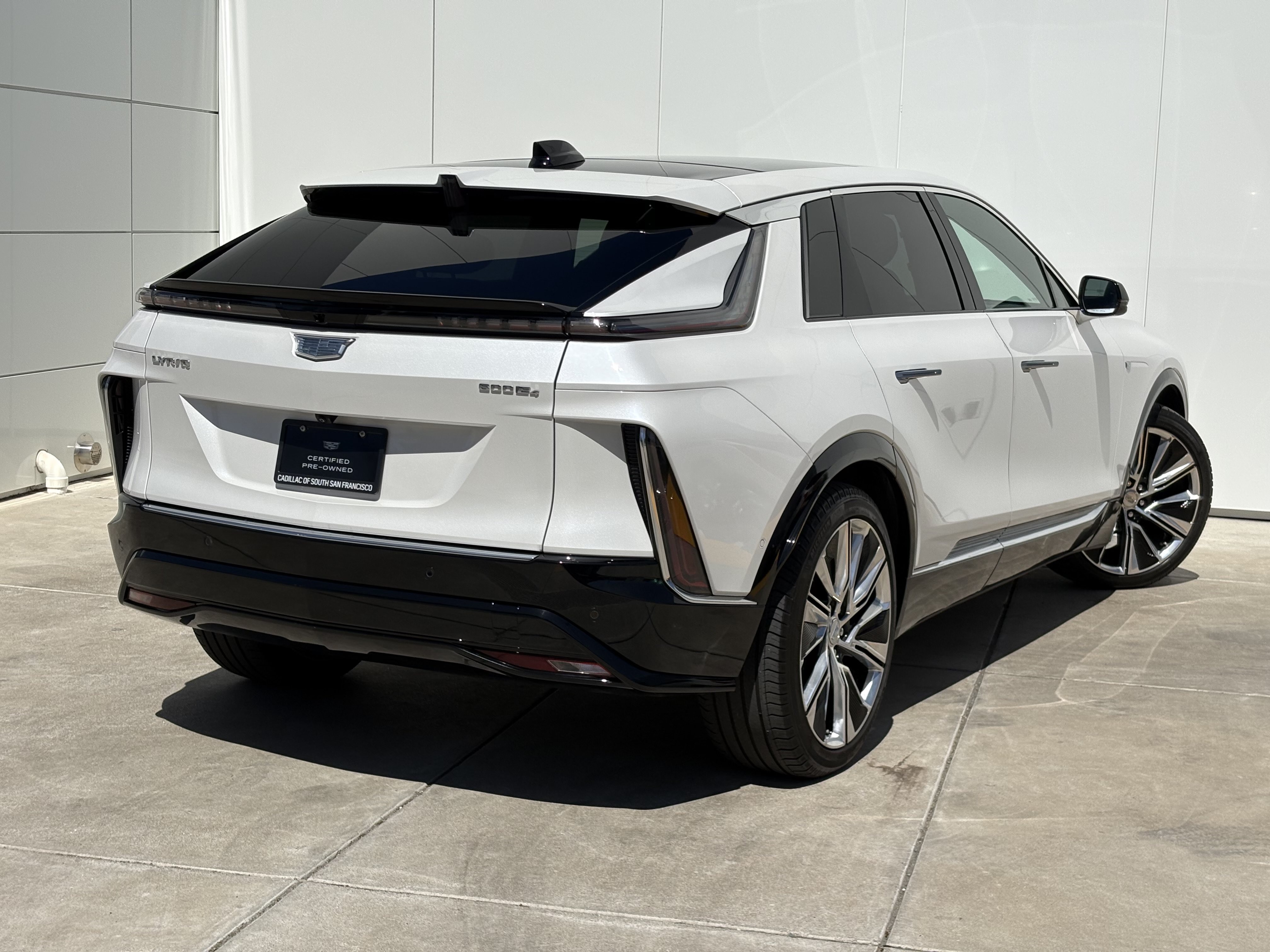 Certified 2024 Cadillac Lyriq Luxury AWD/4WD image 7