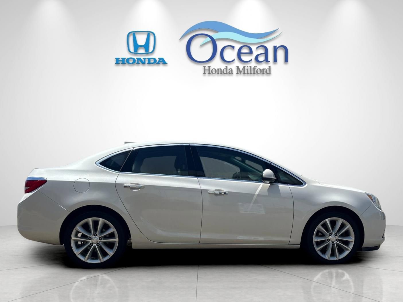 Used 2015 Buick Verano Premium FWD image 2