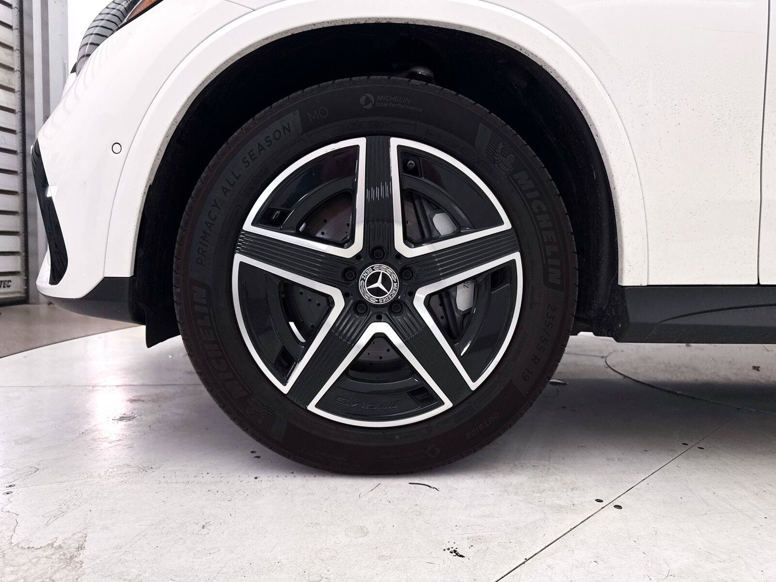 Used 2025 Mercedes-Benz GLC 300 4MATIC image 15