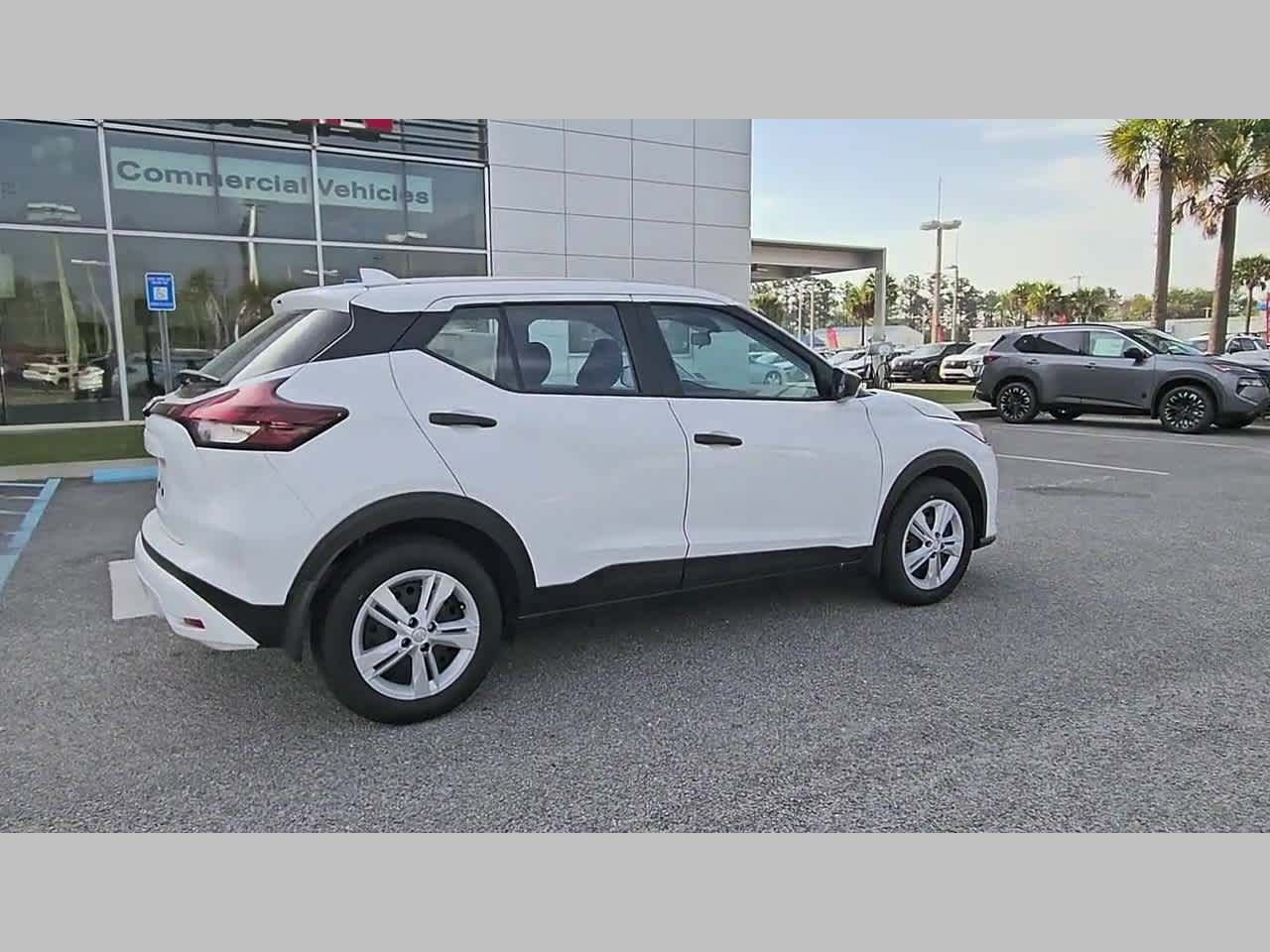 New 2025 Nissan Kicks Play S image 32