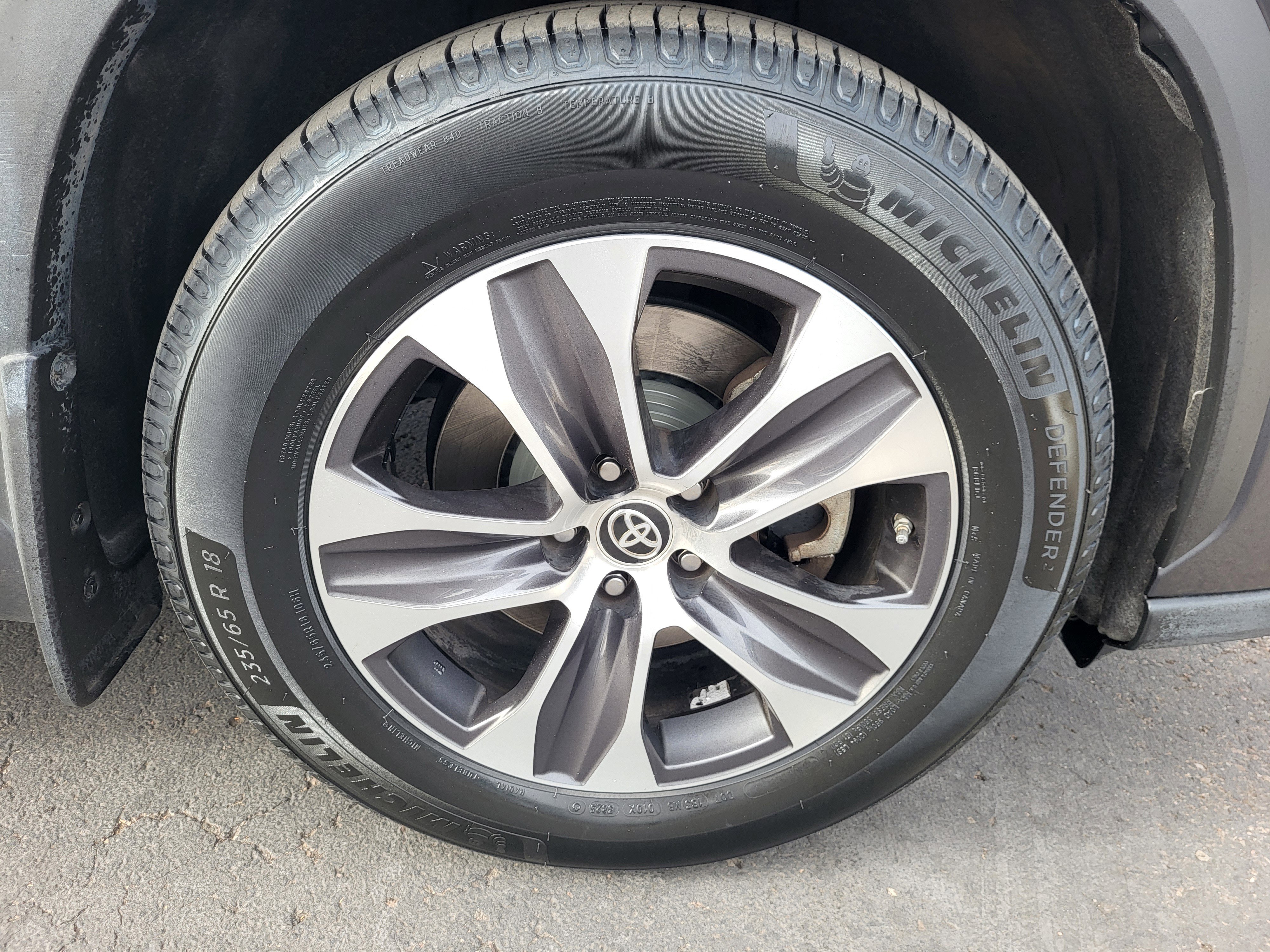 Used 2020 Toyota Highlander XLE image 23