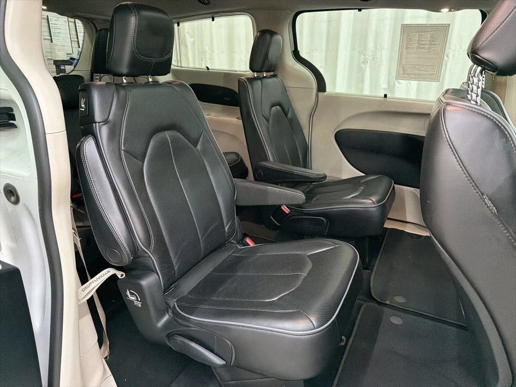 Used 2020 Chrysler Pacifica Limited FWD image 23
