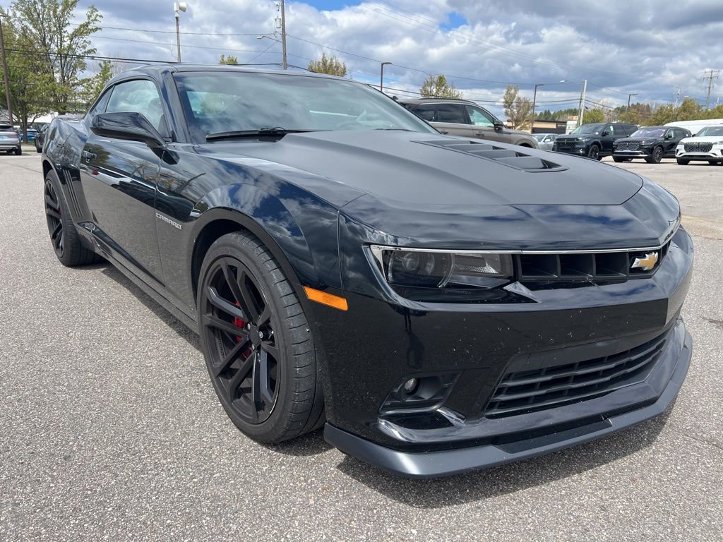 Used 2015 Chevrolet Camaro SS w/ SS Performance Package RWD image 4