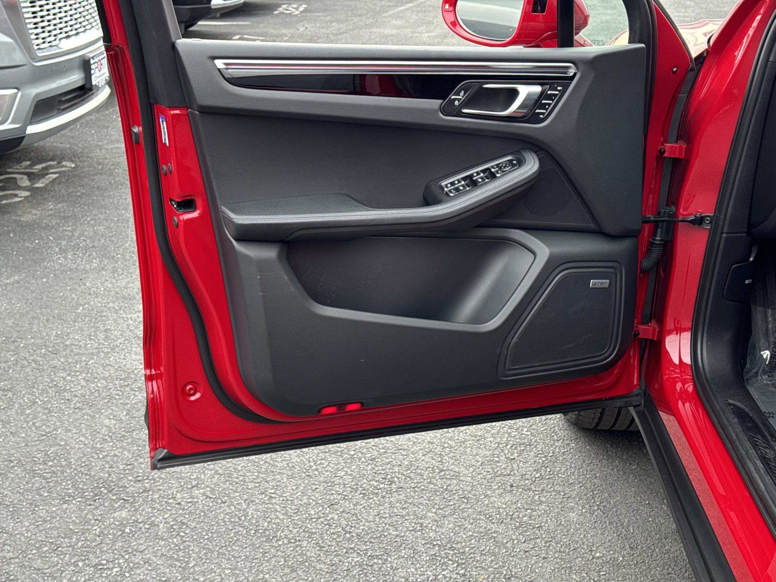 Used 2022 Porsche Macan image 16