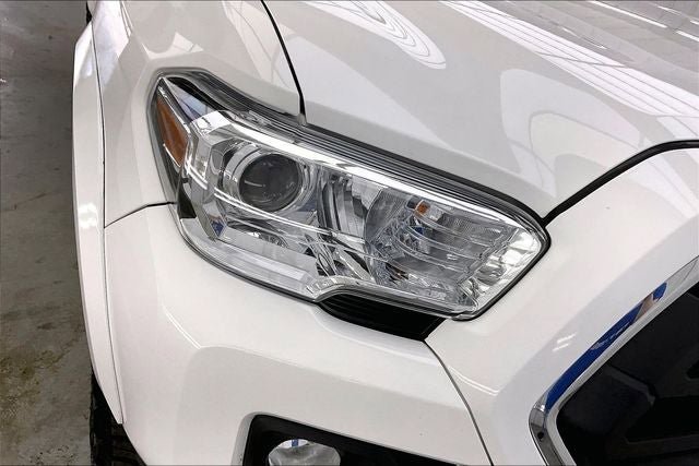 Used 2020 Toyota Tacoma SR5 AWD/4WD image 25
