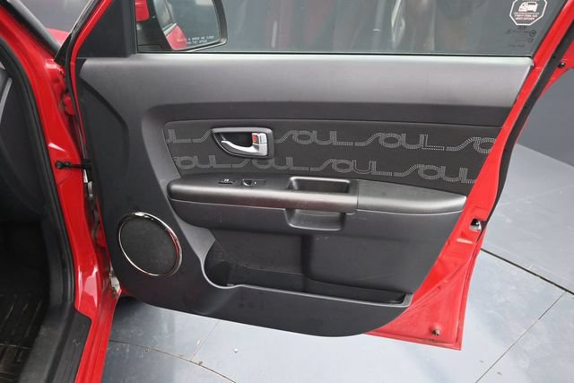 Used 2013 Kia Soul + FWD image 12