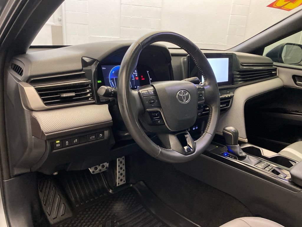 Used 2025 Toyota Camry SE w/ Convenience Package FWD image 18