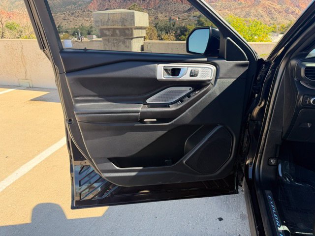 Used 2020 Ford Explorer Platinum w/ Premium Technology Package AWD/4WD image 10