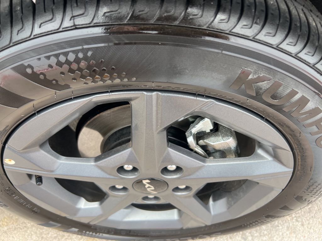 Used 2025 Kia K4 LXS image 37