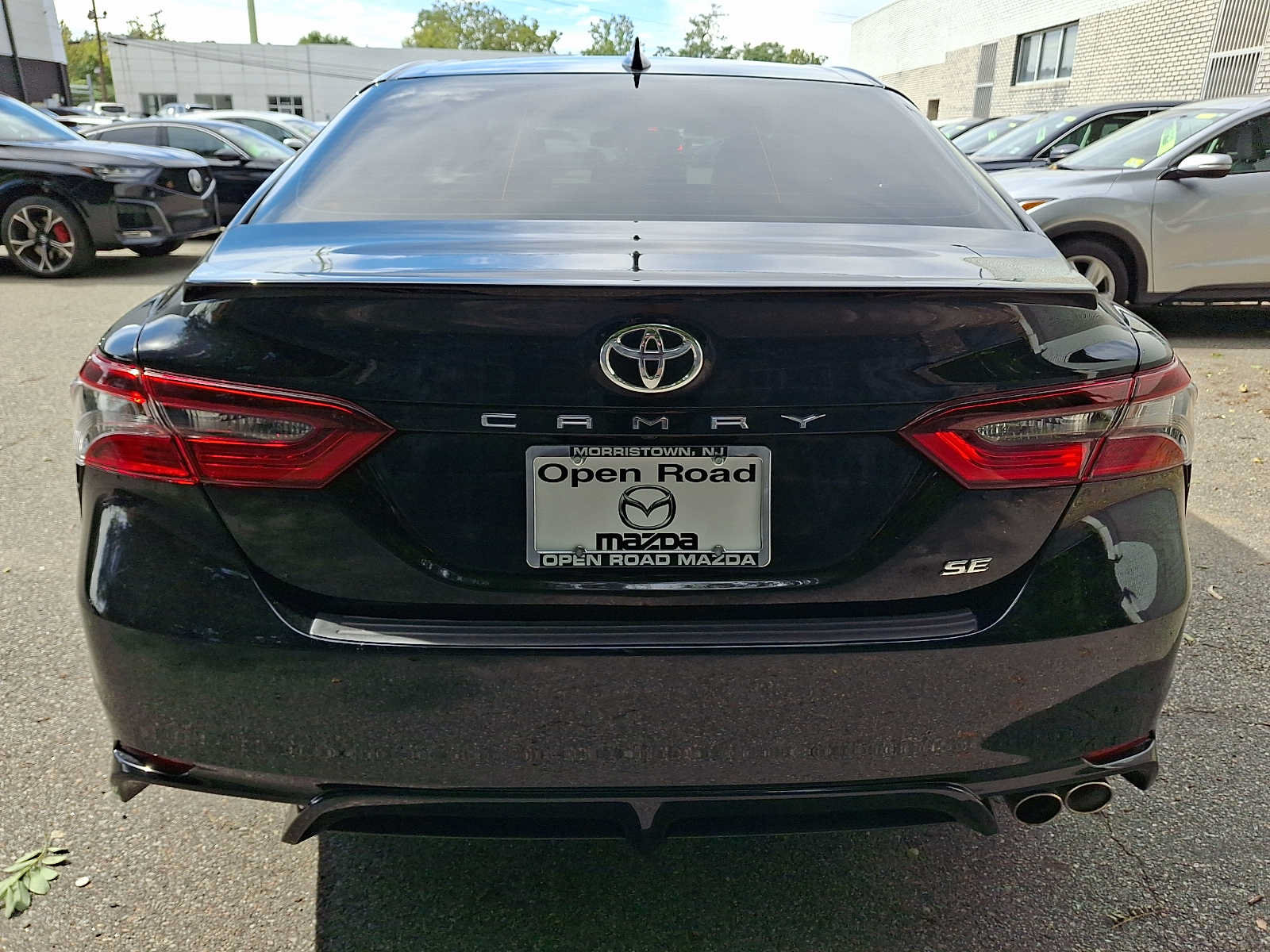 Used 2023 Toyota Camry SE FWD image 5
