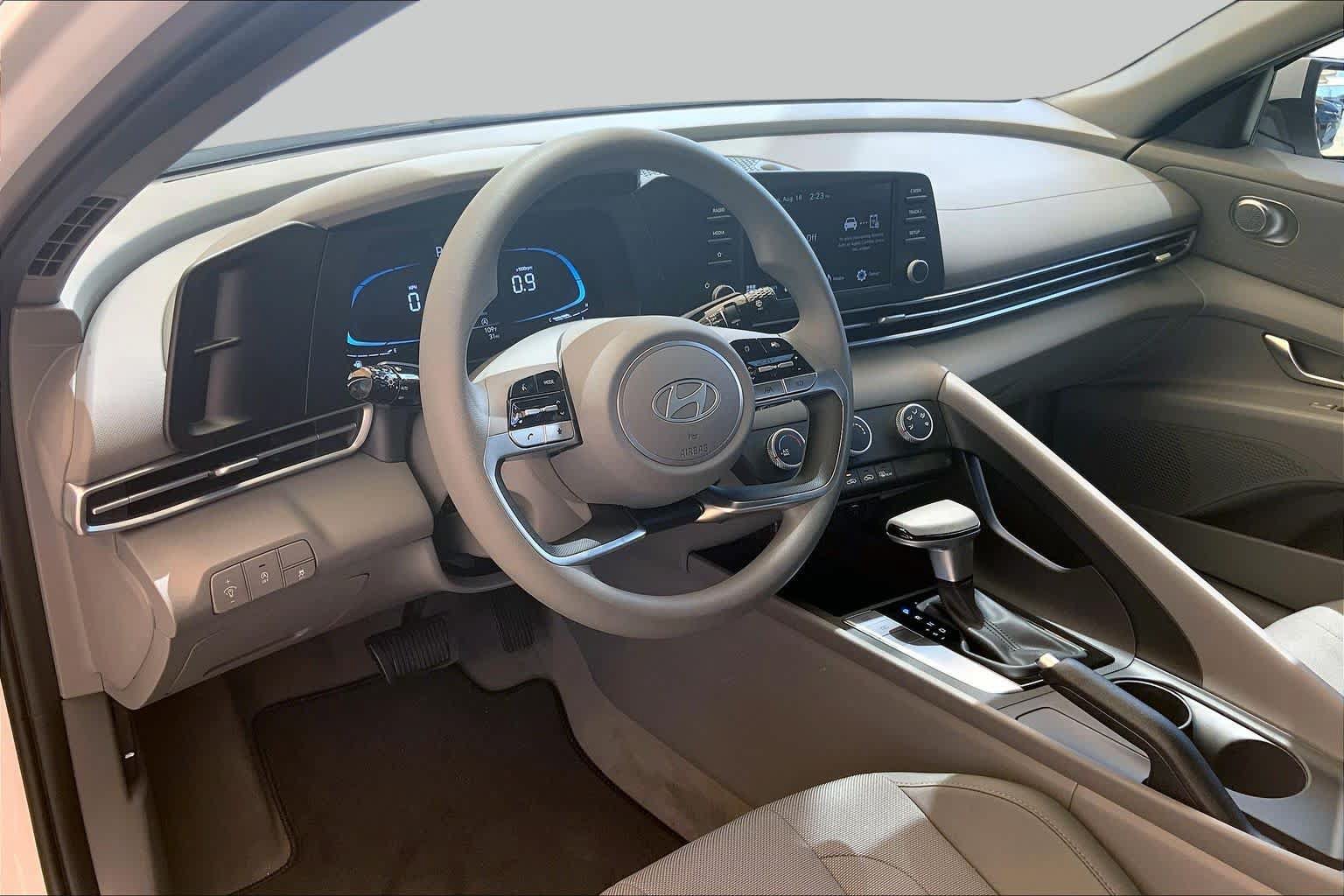 New 2026 Hyundai Elantra SE FWD image 9