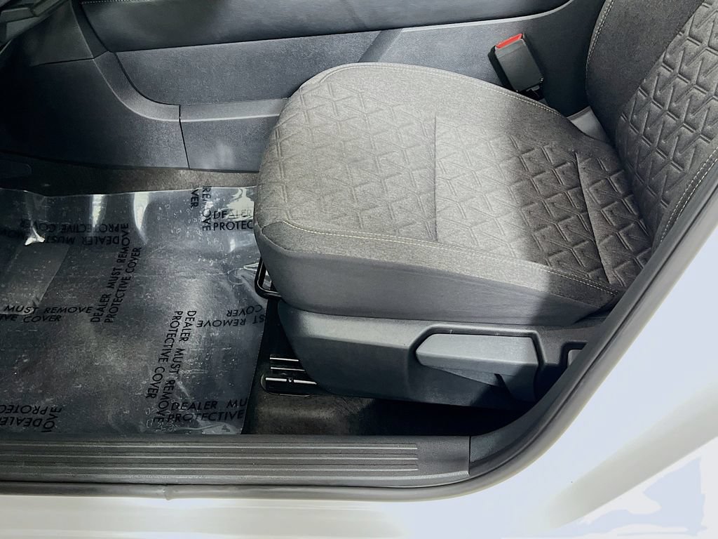 Used 2025 Nissan Kicks SV AWD/4WD image 17