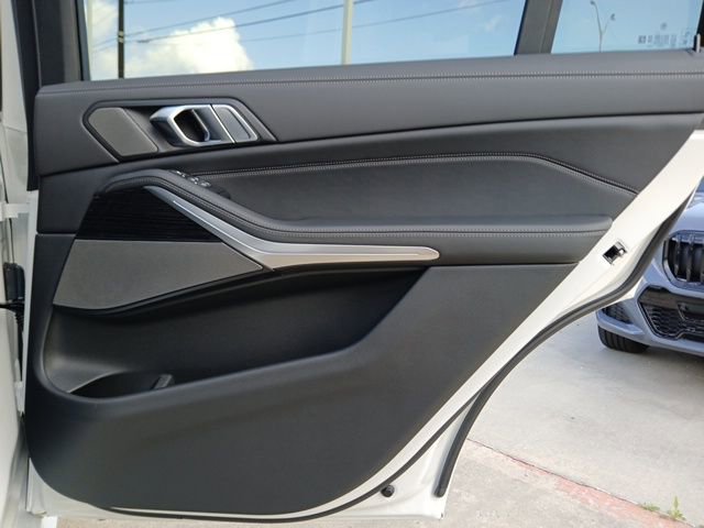 New 2026 BMW X7 M60i AWD/4WD image 11