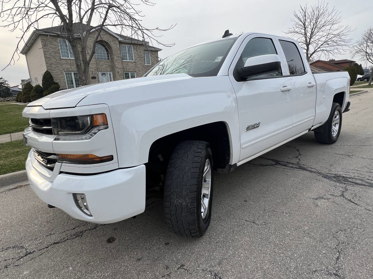 Used 2017 Chevrolet Silverado 1500 LT w/ All Star Edition image 3