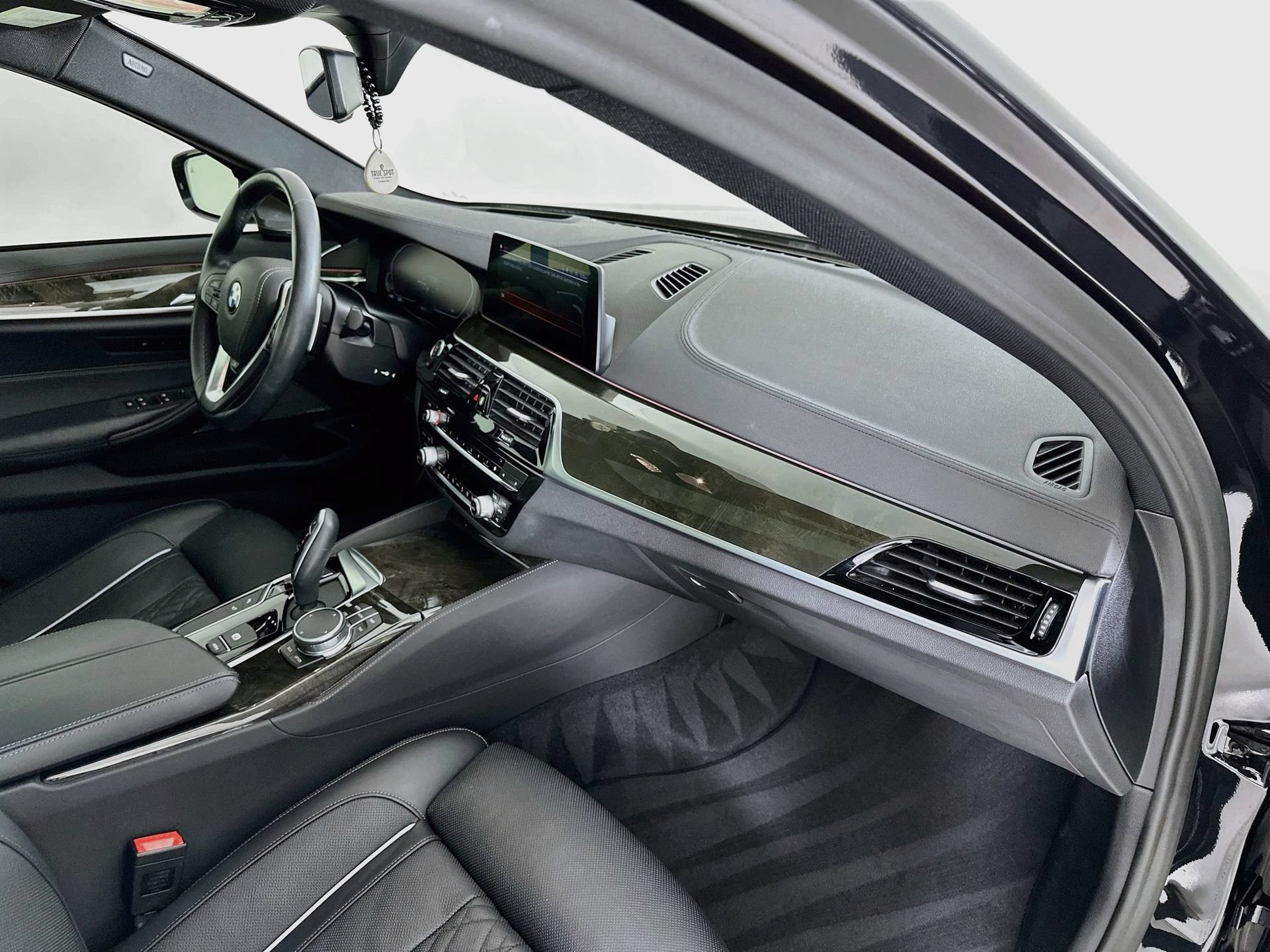 Used 2020 BMW 530i w/ Premium Package RWD image 33