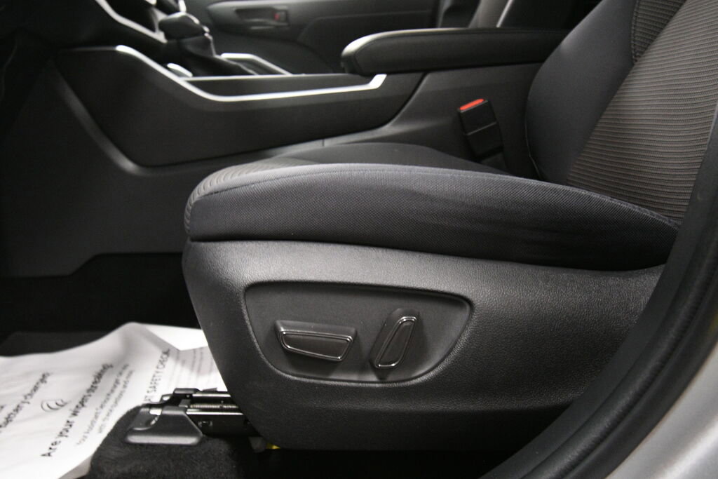 Used 2023 Toyota Highlander L FWD image 10