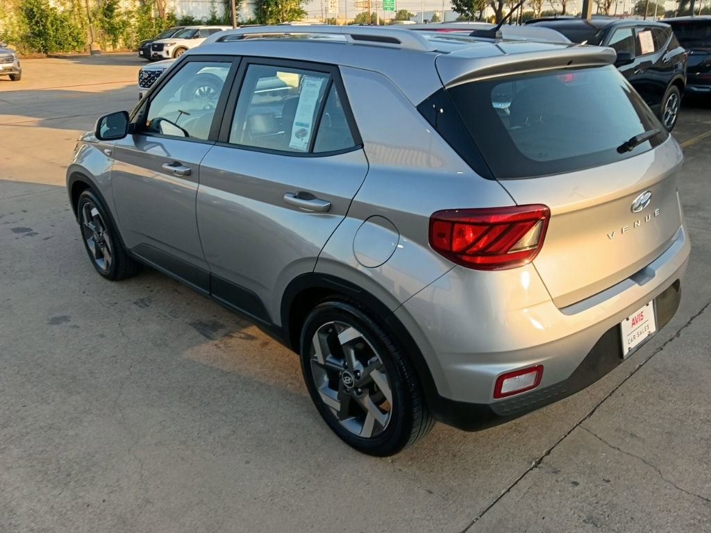 Used 2025 Hyundai Venue SEL FWD image 8
