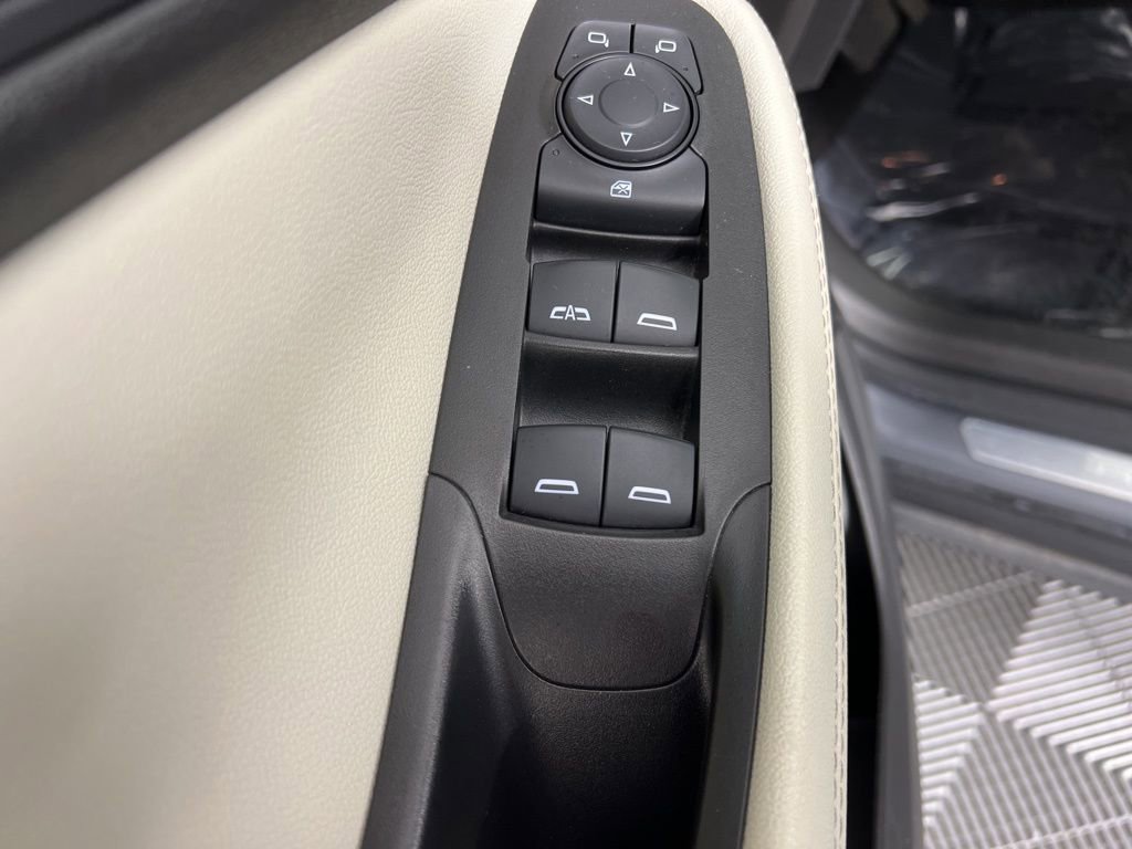 Used 2021 Buick Encore GX Preferred AWD/4WD image 22
