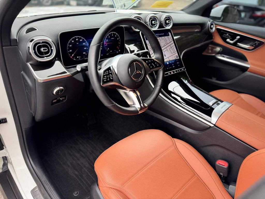 Used 2025 Mercedes-Benz GLC 300 4MATIC image 15