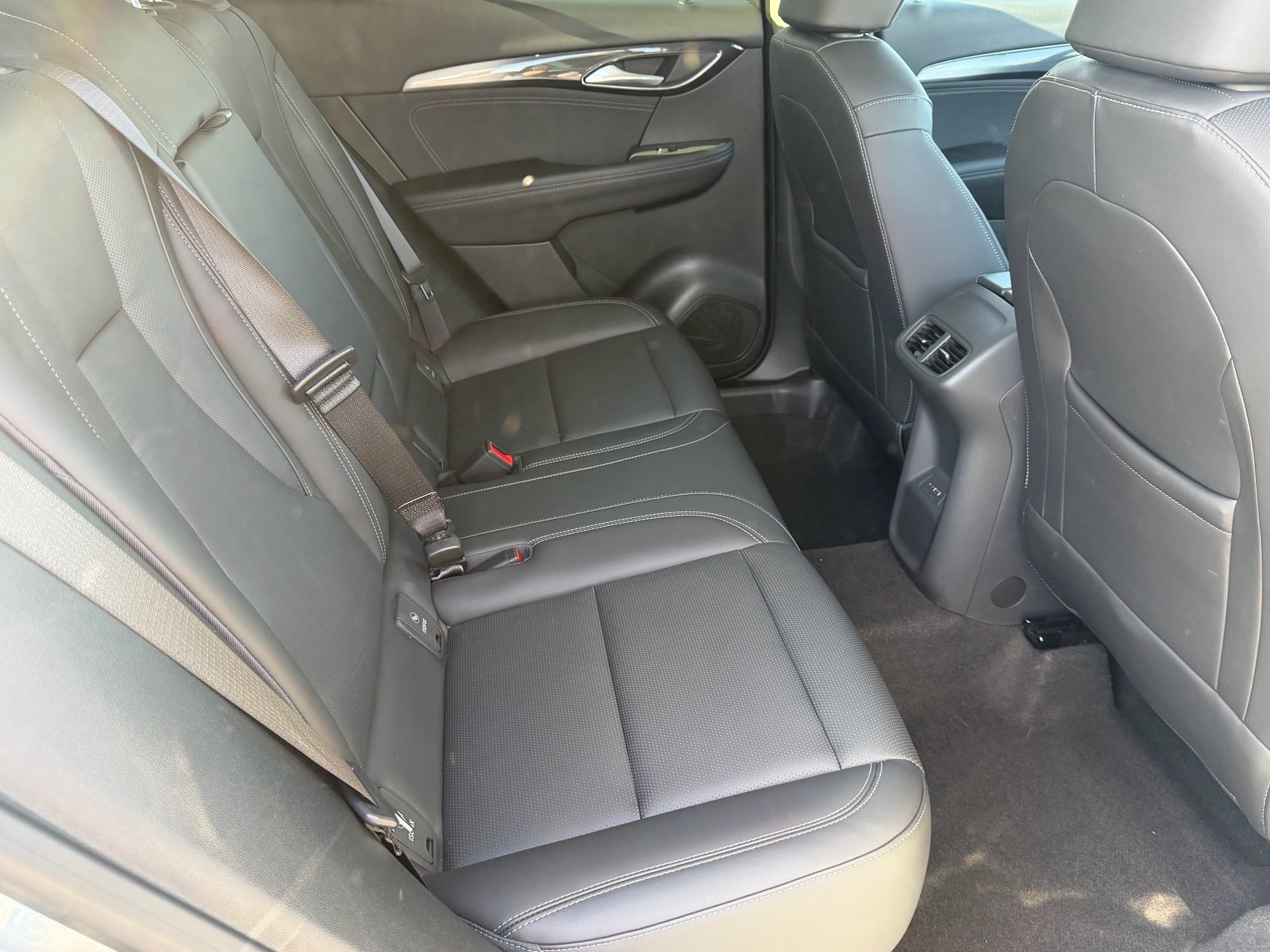Used 2025 Buick Envision Preferred AWD/4WD image 14
