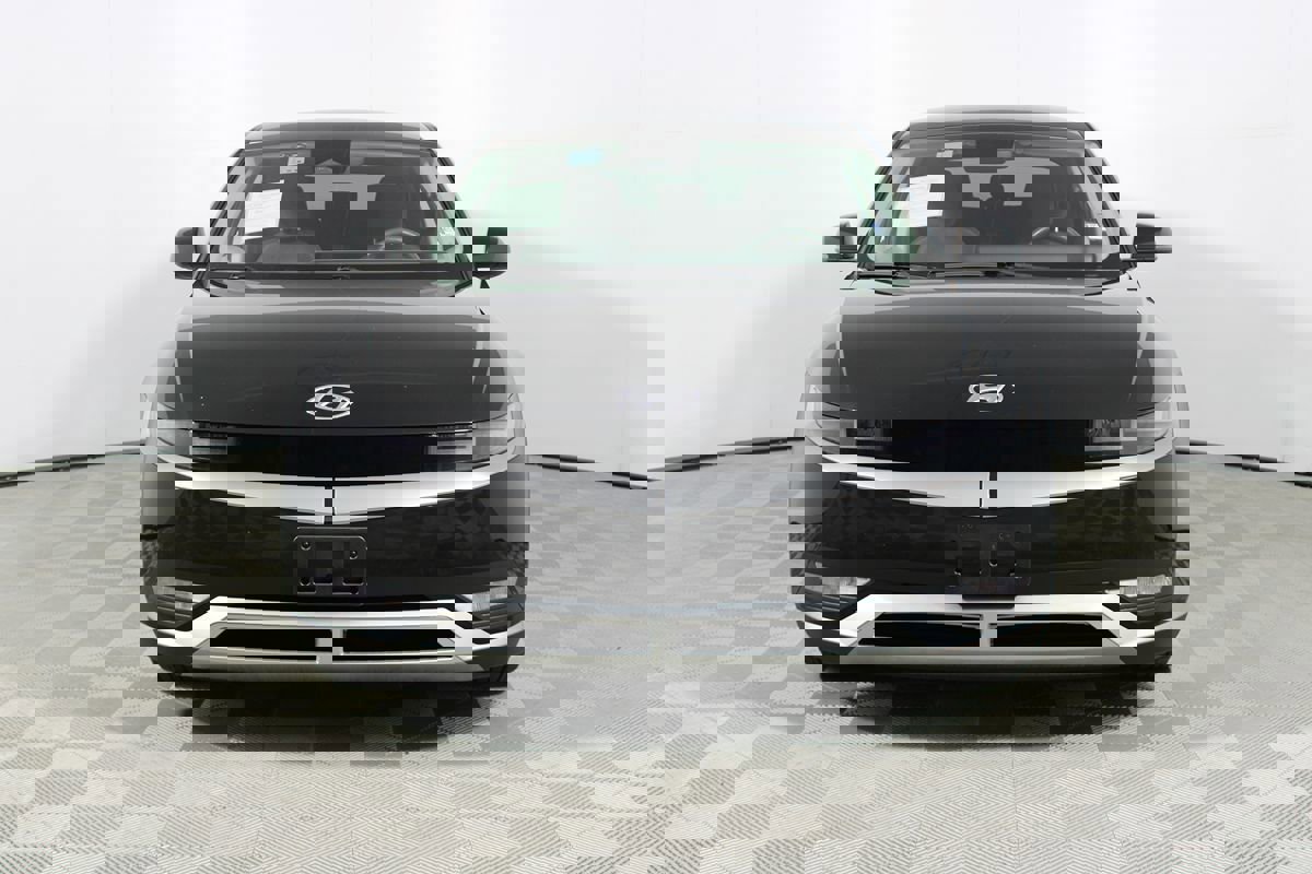 Used 2024 Hyundai Ioniq 5 SE image 2