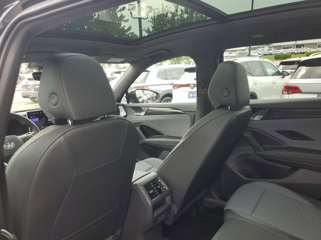 Certified 2025 Volkswagen Tiguan SE R-Line AWD/4WD image 11
